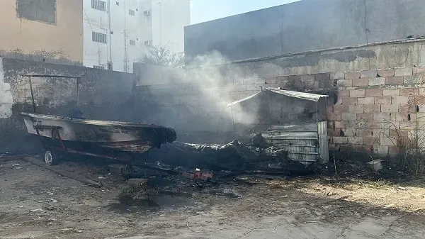 حريق يلتهم قاربين في الدخل المحدود