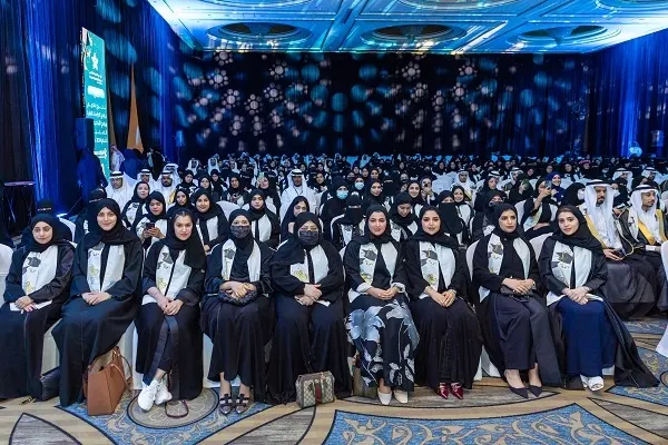 نورة السويجري تحتفل باجتياز برنامج المدرب الصحي
