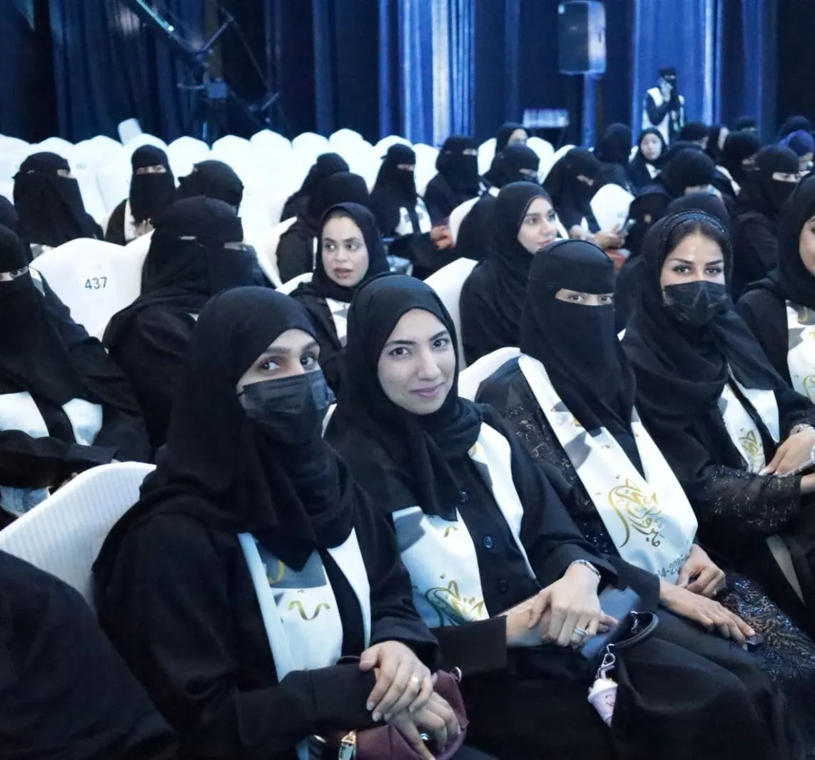 سهام الشهراني تحتفل بتخرجها من “المدرب الصحي”
