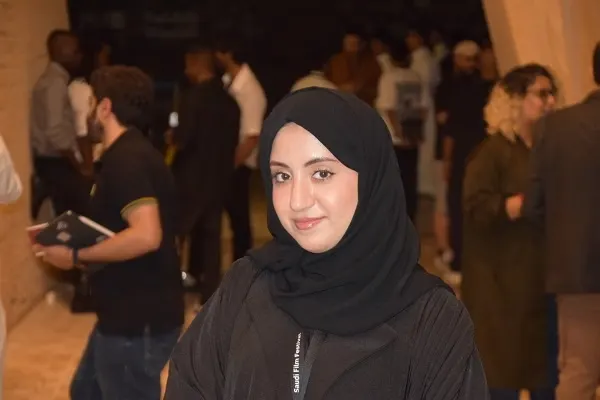 فاطمة الجشي الممثلة السعودية الوحيدة في مهرجان الدوحة المسرحي