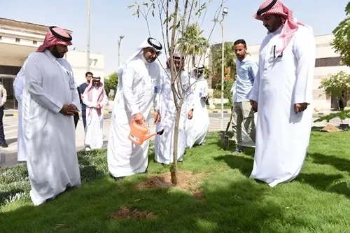 غرس 200 شجرة في “إرادة الدمام”