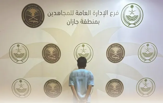 سقوط ناقل مخالفين في جازان