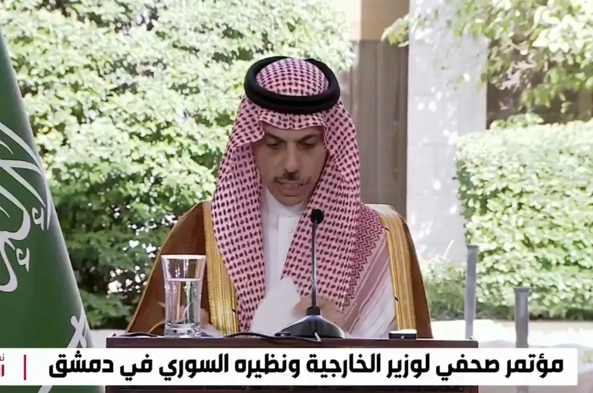 وزير الخارجية: نحن مع السوريين يدًا بيد
