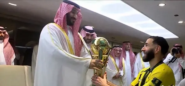 ولي العهد يتوج الاتحاد بكأس الملك