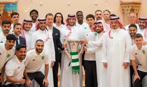 ولي العهد يستقبل وزير الرياضة ولاعبي وإداريي الأهلي