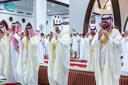 أمير الشرقية ونائبه يؤديان صلاة عيد الأضحى