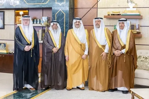 أمير الشرقية يطلع على جهود جمعية “تعافي”