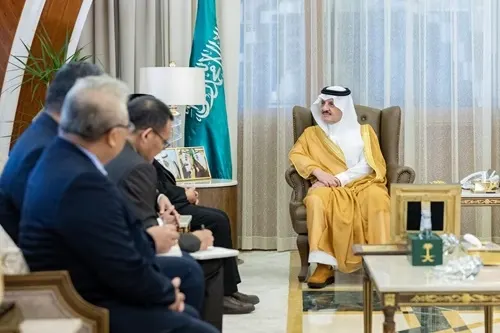 أمير الشرقية يستقبل سفير إندونيسيا