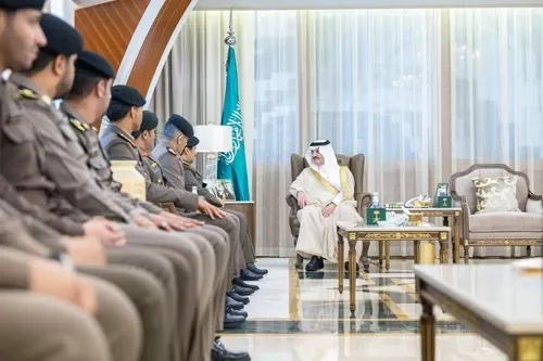 أمير الشرقية يشيد بجهود رجال الأمن ويكرم عددًا من الضباط