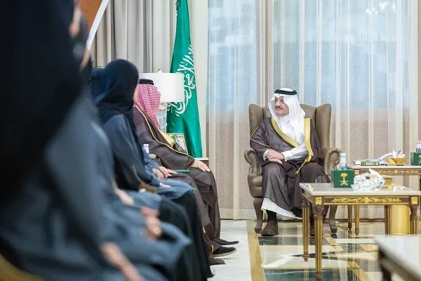 أمير الشرقية يطّلع على برنامج “بيدي” لتأهيل الفتيات مهنياً