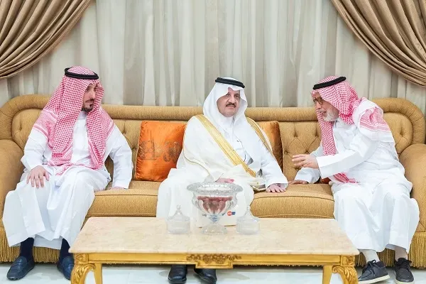 أمير الشرقية يقدم التعازي لأسرة البسام