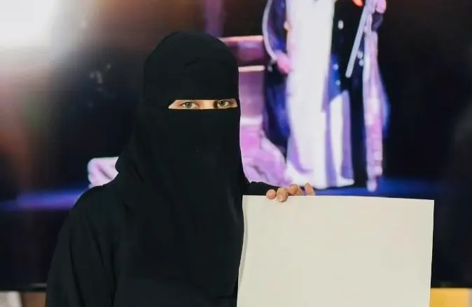 بشاير آل خضر تحتفل بتخرجها من جامعة الملك فيصل