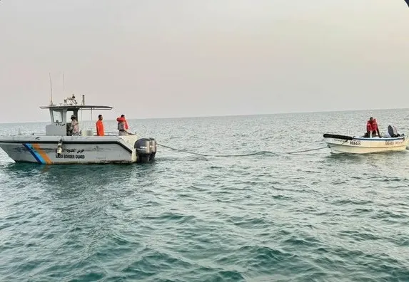 مكة.. إنقاذ مصري تعطل قاربه في عرض البحر