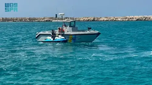 جدة.. إنقاذ مواطن تعطل قاربه في عرض البحر