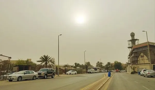 تفاوت مناخي.. سيول في جازان وغبار وحر في الشرقية