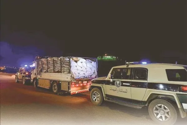 ضبط تاجر فحم محلي في مكة