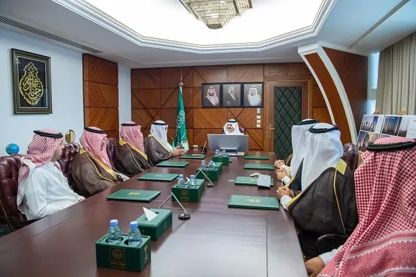 أمير الشرقية يطّلع على مشاريع تطوير مداخل حاضرة الدمام