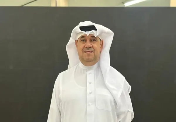 سيهات.. متوسطة سعد بن الحارث تكرم مكي آل خليفة متقاعداً