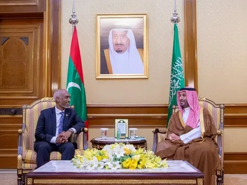 ولي العهد يستعرض العلاقات مع رئيسيْ موريتانيا والمالديف