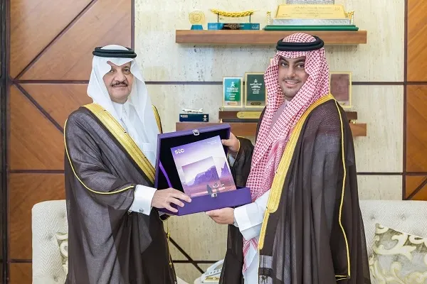 أمير الشرقية يتسلم تقرير الاستدامة لـ STC