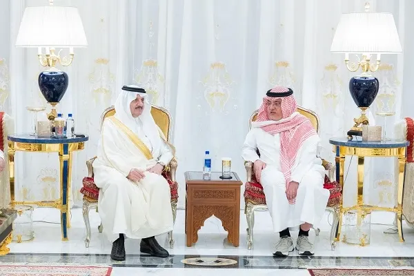أمير الشرقية يعزي أسرة الراجحي