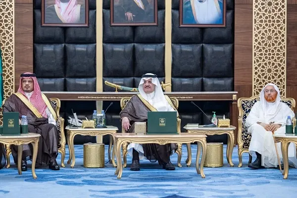 في”الاثنينية”.. أمير الشرقية يؤكد أهمية تحصين عقيدة ووطنية الأطفال