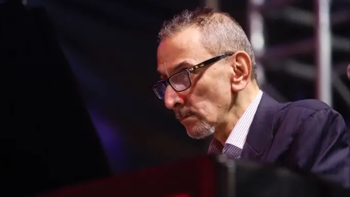 فيروز تفقد نجلها الموسيقار زياد الرحباني عن عمر 69 عامًا