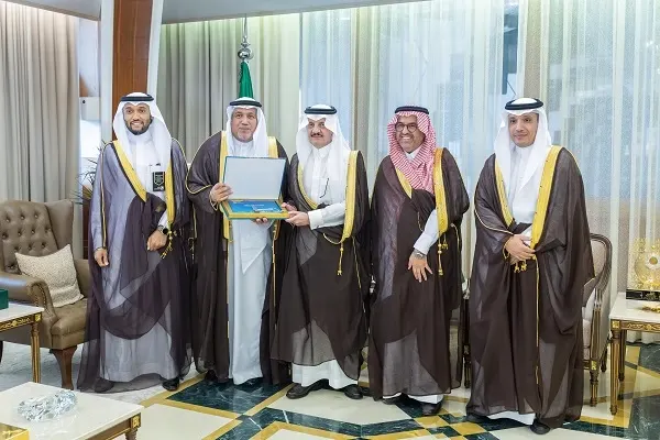 أمير الشرقية يتسلم تقريراً عن بداية العام الدراسي في جامعة الملك فيصل