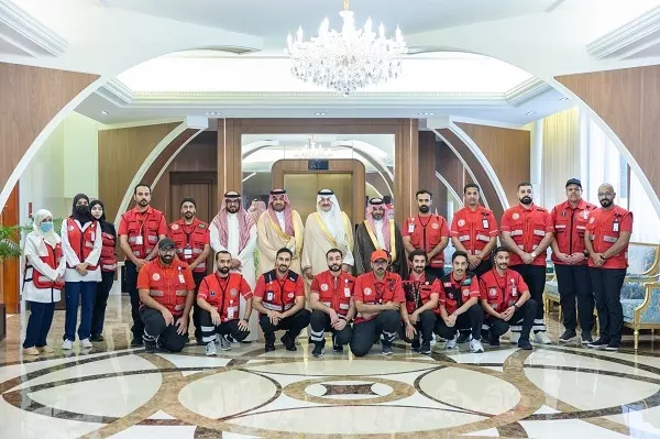 أمير الشرقية يكرّم متميزي الهلال الأحمر