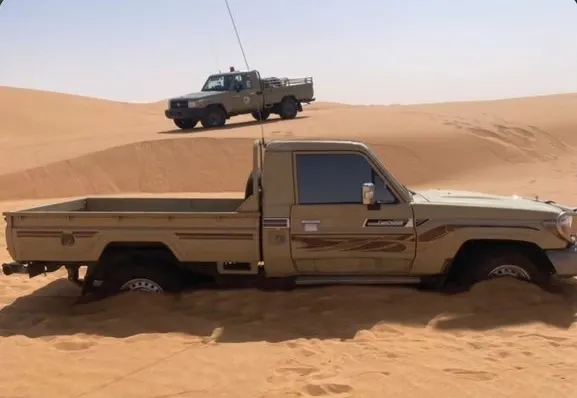 إنقاذ 3 مواطنين ويمني من رمال الربع الخالي