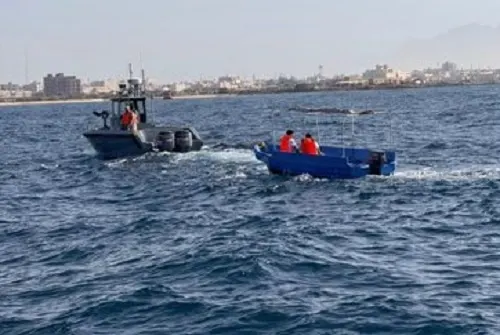 ينبع.. إنقاذ مواطنين تعطل قاربهما في عرض البحر