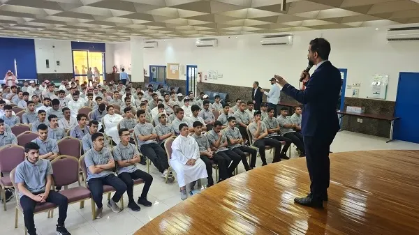 الزهراني التقى بـ 470 متدرباً في “تقنية القطيف”