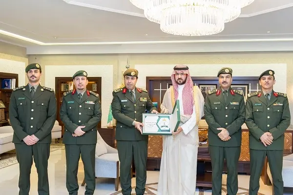 نائب أمير الشرقية يطلع على جهود جوازات المنطقة ويشيد بتطور الخدمات الرقمية