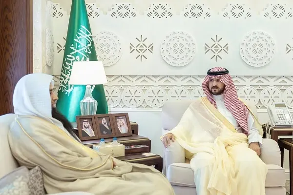 نائب أمير الشرقية يستقبل الشيخ المهيني