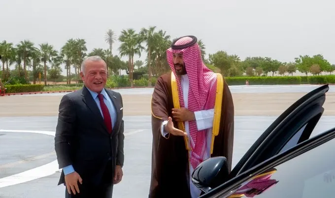 ولي العهد يستقبل ملك الأردن في نيوم