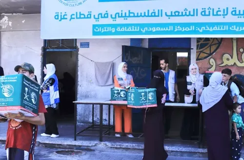 مركز الملك سلمان يواصل توزيع الدعم الغذائي في غزة