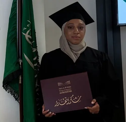 “آل سعيد” تحتفل بعودة الدكتورة أبرار من بعثة إيرلندا