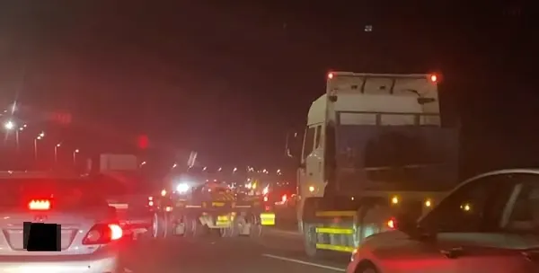 4 جهات تتابع حادث طريق الظهران الجبيل