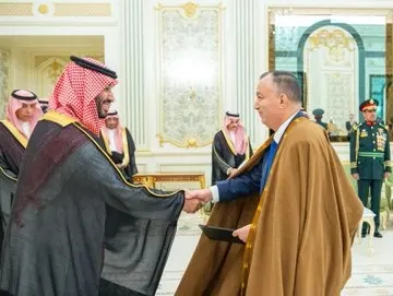 نيابة عن الملك.. ولي العهد يتسلم أوراق اعتماد 37 سفيراً