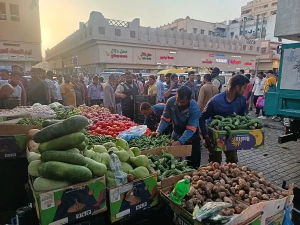 إزالة 4 أطنان بضائع من الباعة المخالفين في حراج الدمام
