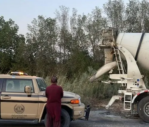 الشرقية.. ضبط مقيم لوث التربة بالخرسانة