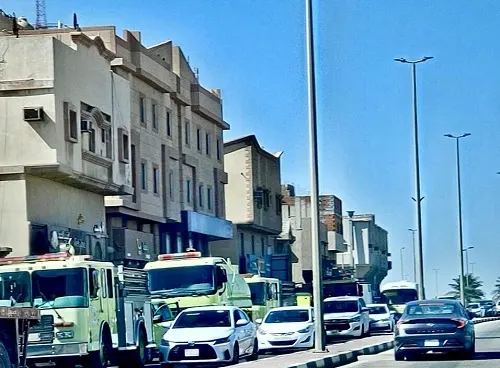أم الساهك.. إخماد حريق في عمارة دون إصابات