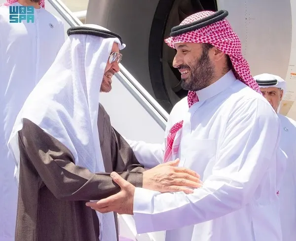 رئيس الإمارات يصل إلى الرياض وولي العهد في مقدمة مستقبليه