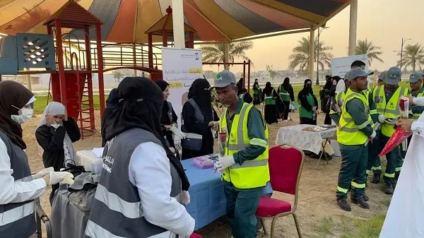 “صديق البيئة”.. القطيف تحتفي بعمال النظافة