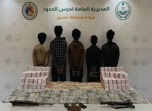 عسير.. سقوط 5 مهربين بـ 60 كيلو حشيش و 41 ألف حبة “مشبوهة”