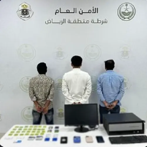 الرياض.. سقوط عصابة نصب جديدة في السيارات والتأشيرات الوهمية