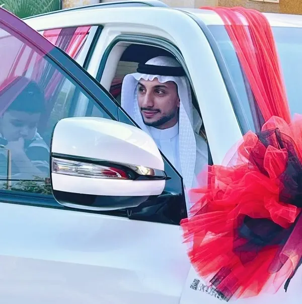 التوبي.. الشاب محمد البحراني يدخل القفص.. عريساً