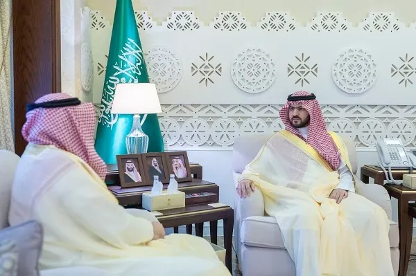 نائب أمير الشرقية يطلع على منجزات أمانة الأحساء