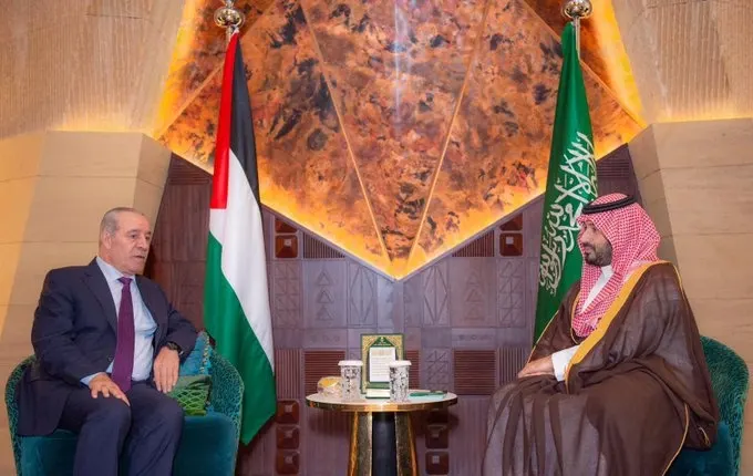 ولي العهد يستقبل نائب الرئيس الفلسطيني ويبحثان تطورات الأوضاع
