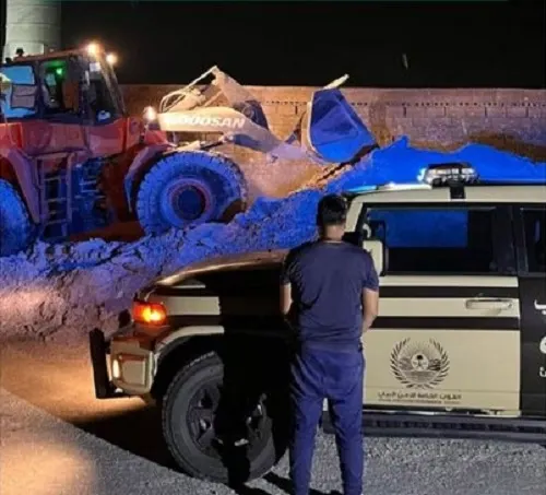 الشرقية.. ضبط مقيم لوث التربة بالخرسانة
